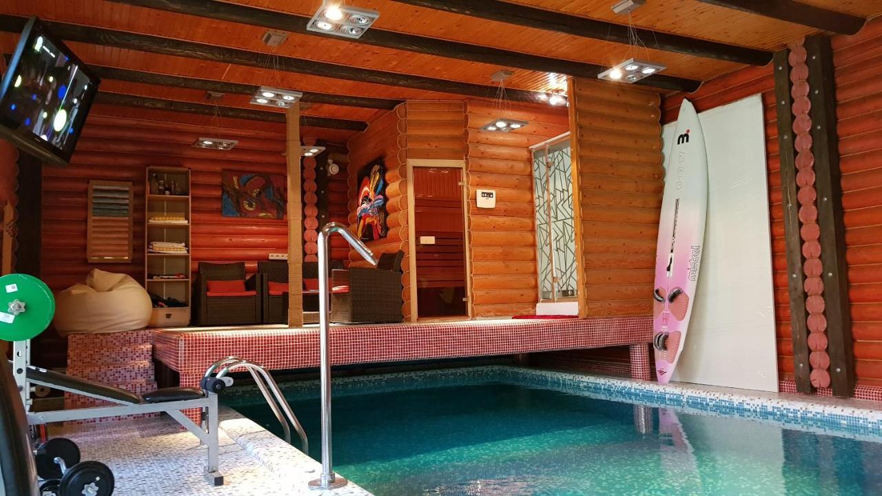 Luxury Apartments With Pool And Sauna In The Villa Çernivtsi Dış mekan fotoğraf
