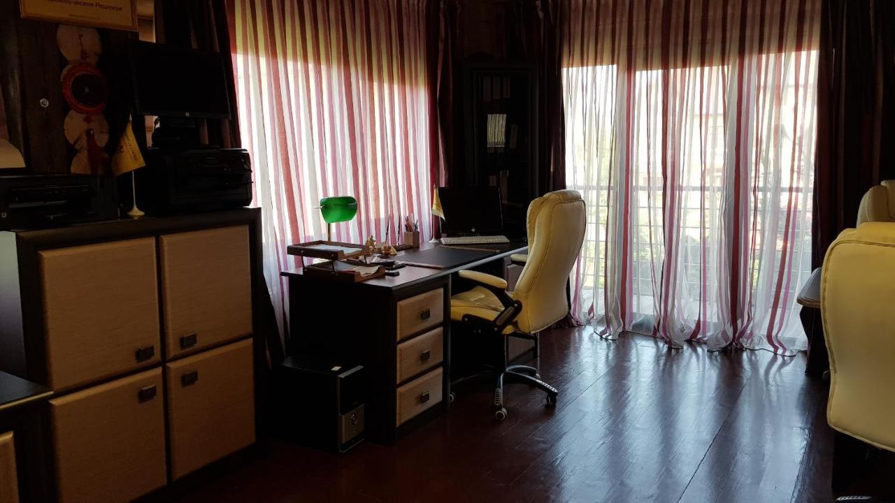 Luxury Apartments With Pool And Sauna In The Villa Çernivtsi Dış mekan fotoğraf