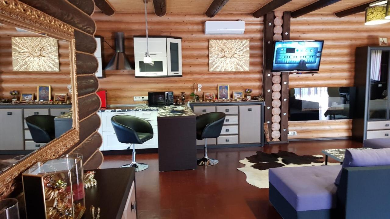 Luxury Apartments With Pool And Sauna In The Villa Çernivtsi Dış mekan fotoğraf