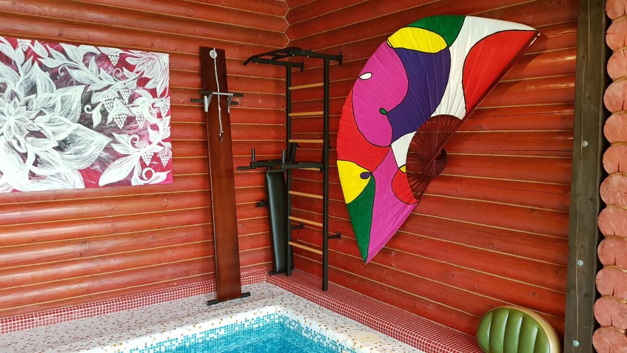 Luxury Apartments With Pool And Sauna In The Villa Çernivtsi Dış mekan fotoğraf
